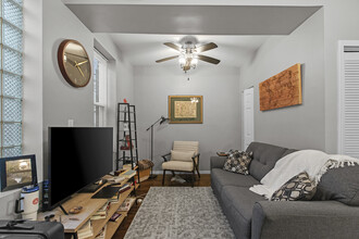 2348 W Moffat St, Unit 3R in Chicago, IL - Building Photo - Building Photo