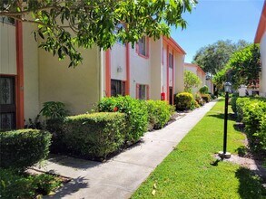 1635 58th Terrace S in St. Petersburg, FL - Building Photo - Building Photo