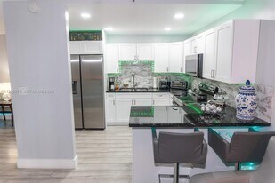 6190 W 19th Ave in Hialeah, FL - Building Photo