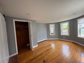 137 Worcester Ave, Unit 1 in Riverside, RI - Foto de edificio - Building Photo