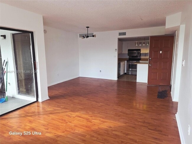 20130 NE 3rd Ct, Unit 6 in Miami, FL - Building Photo - Building Photo