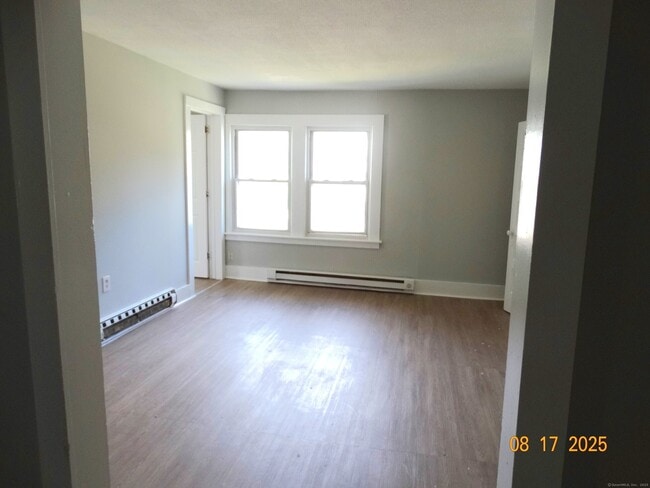 58 Main St in Somers, CT - Building Photo - Building Photo
