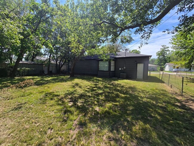 203 N Ora St in Pryor, OK - Foto de edificio - Building Photo