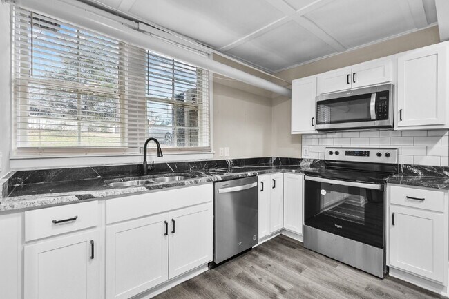 2021 Chapel Hill Rd in Durham, NC - Building Photo - Building Photo