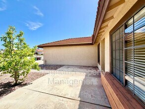 25268 Shadescale Dr in Murrieta, CA - Foto de edificio - Building Photo