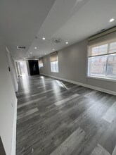 7935 Ogden Ave, Unit 2 in Lyons, IL - Foto de edificio - Building Photo