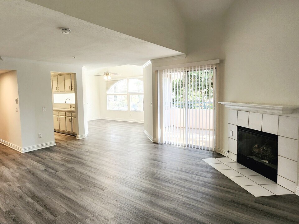 5042 Waverider Cir in Huntington Beach, CA - Building Photo
