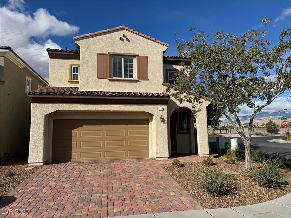 5117 Fiery Sky Ridge St in Las Vegas, NV - Building Photo