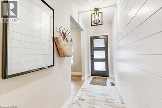 32 Cumberland Ave in Hamilton, ON - Building Photo - Building Photo