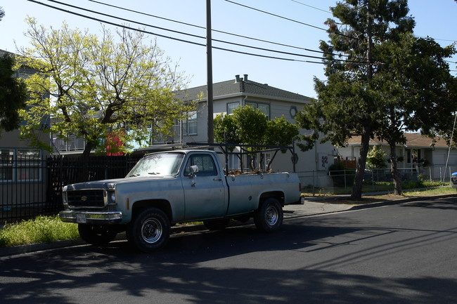 618 Manzanita St in Redwood City, CA - Building Photo - Building Photo