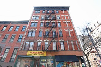 296-298 W 4th St in New York, NY - Building Photo - Building Photo