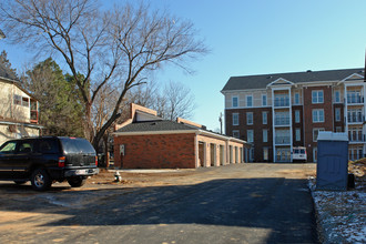 Fountain View in Greensboro, NC - Foto de edificio - Building Photo