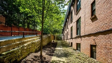 Abbey Woods Apartments in Mt. Lebanon, PA - Building Photo - Building Photo
