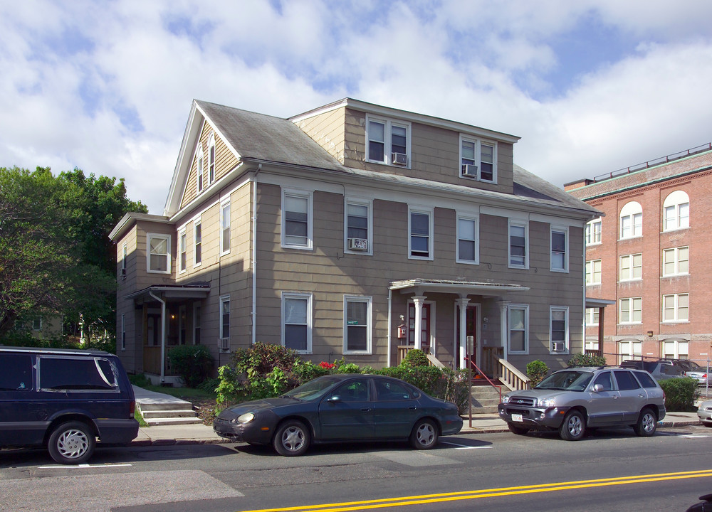288 Front St in Chicopee, MA - Foto de edificio