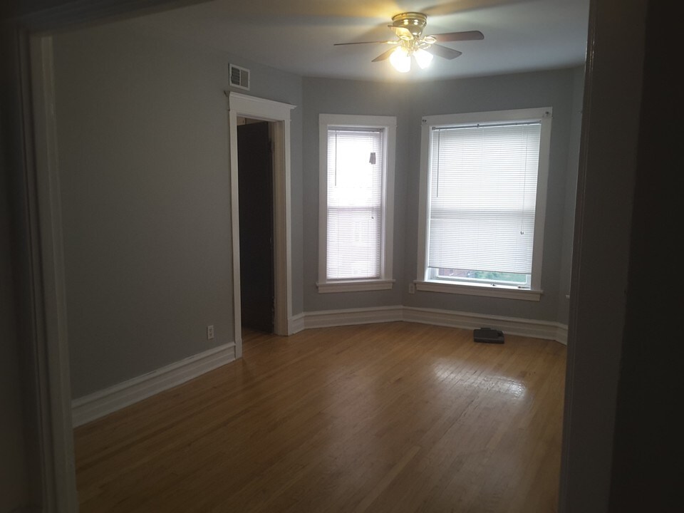 3213 W Warren Blvd-Unit -3rd in Chicago, IL - Building Photo
