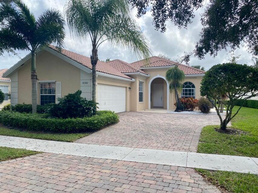 8392 Dominica Pl in Wellington, FL - Building Photo