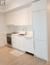 4130 Parkside Village Dr in Mississauga, ON - Building Photo - Building Photo