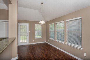 August Pre-Lease! Beautiful 3 Bed, 2 Bath in College Station, TX - Building Photo