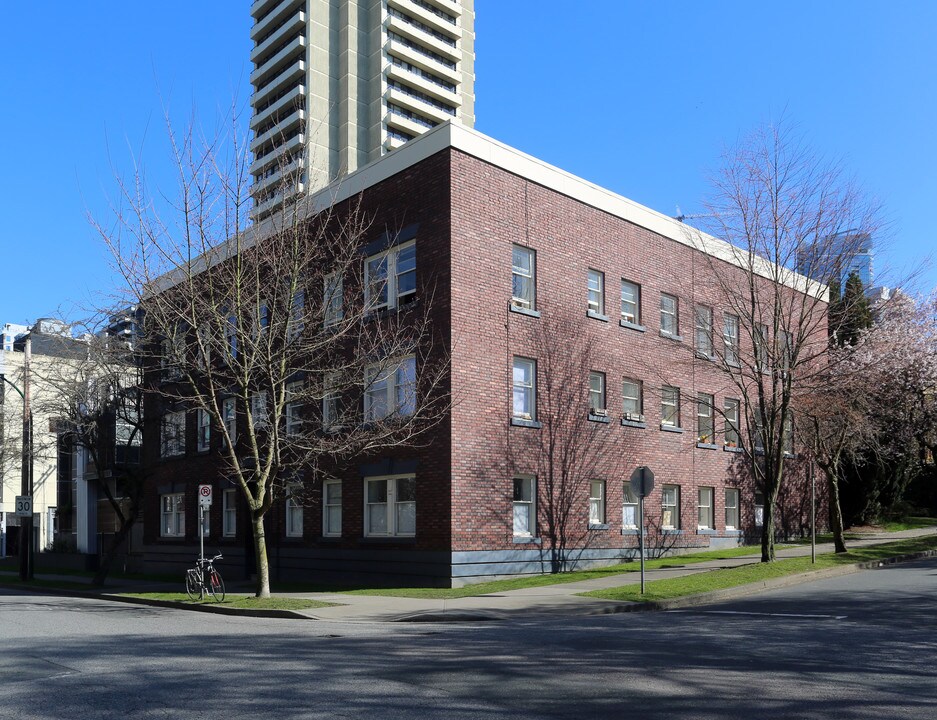 The Linton in Vancouver, BC - Building Photo