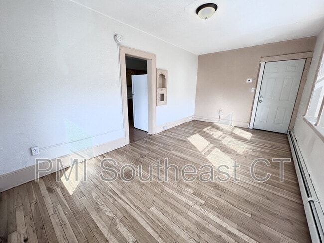 92 Truman St in New London, CT - Building Photo - Building Photo