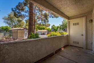 5211 Caspian Springs Dr in Las Vegas, NV - Building Photo - Building Photo