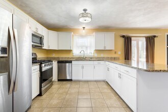 226 Woodbury Forrest Dr in Hampton, VA - Building Photo - Building Photo