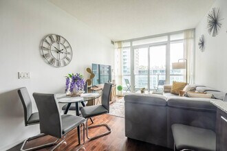 215 Fort York Blvd in Toronto, ON - Building Photo - Building Photo