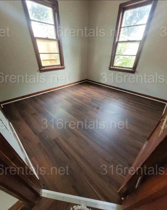 310 Glendale Ave in Newton, KS - Building Photo - Building Photo