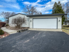 2540 Anita Dr in Brookfield, WI - Building Photo - Building Photo