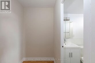 525 Eglinton Ave E in Toronto, ON - Building Photo - Building Photo