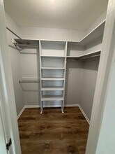 2114 Bonnywood Ln, Unit 203 in Silver Spring, MD - Foto de edificio - Building Photo