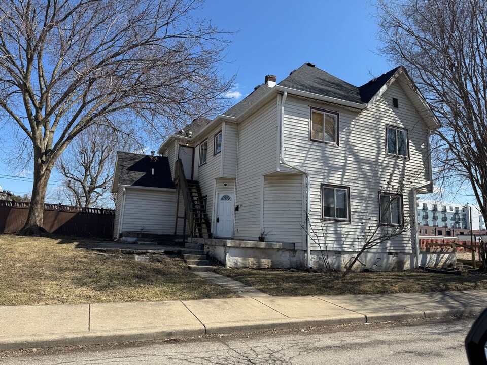 1015 Laurel St in Indianapolis, IN - Foto de edificio