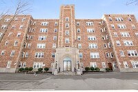 195 Thomas Burgin Pky, Unit 212