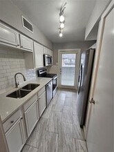 7727 Meadow Park Dr in Dallas, TX - Building Photo - Building Photo