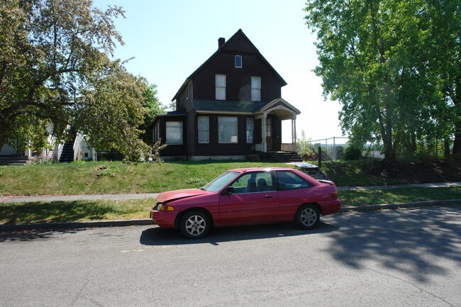 1123 W Sharp Ave in Spokane, WA - Foto de edificio - Building Photo