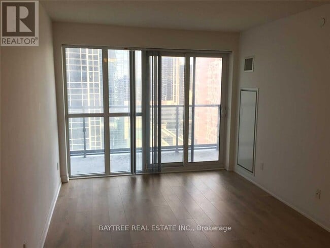 5162 Yonge St in Toronto, ON - Building Photo - Building Photo