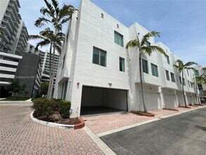 2130 Van Buren St in Hollywood, FL - Building Photo - Building Photo