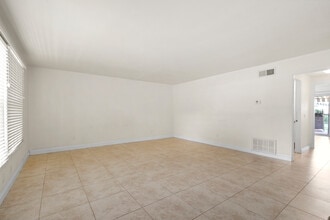 101 E Cypress Ave in Redlands, CA - Building Photo - Building Photo