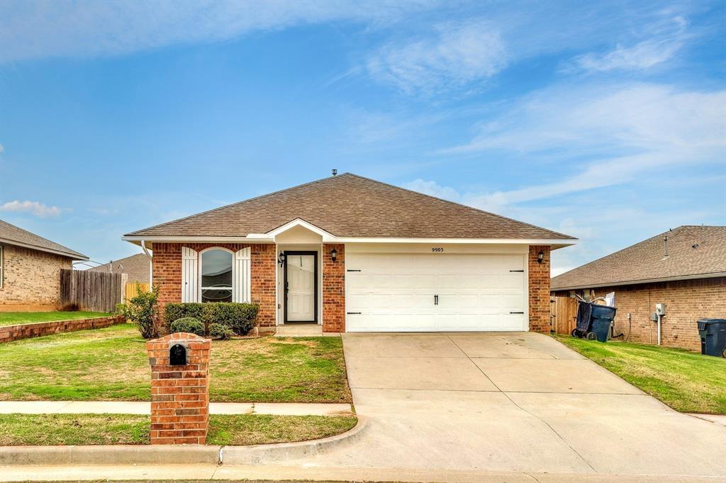 9905 Summerhill Ln in Yukon, OK - Building Photo
