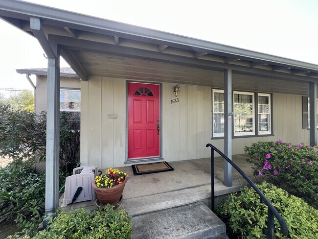 1623 Christopher Way in Sacramento, CA - Building Photo - Building Photo