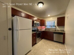 4713 Sand Point Way NE in Seattle, WA - Building Photo - Building Photo