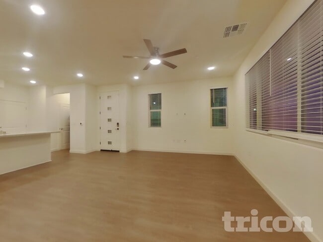 2046 Delta Vw Ave in Sacramento, CA - Building Photo - Building Photo