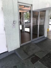 1732 Meridian Ave in Miami Beach, FL - Foto de edificio - Building Photo