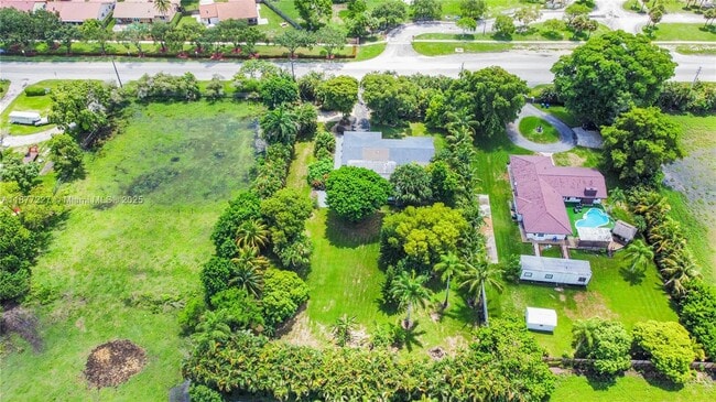 5785 SW 160th Ave in Southwest Ranches, FL - Building Photo - Building Photo