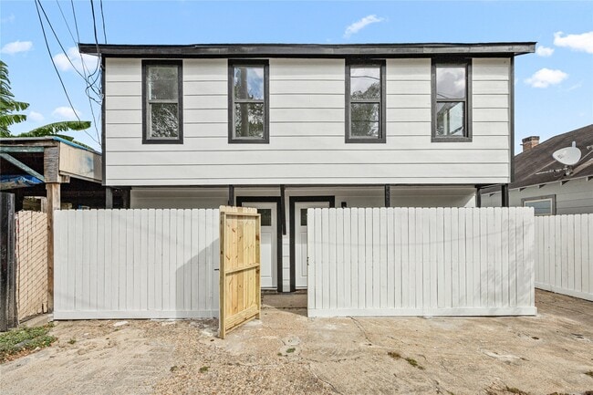 3229 Holman St in Houston, TX - Foto de edificio - Building Photo