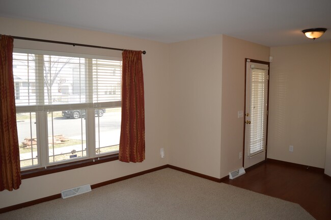 9009 Ancient Oak Ln in Verona, WI - Foto de edificio - Building Photo