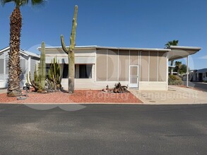 17200 W Bell Rd in Surprise, AZ - Building Photo - Building Photo