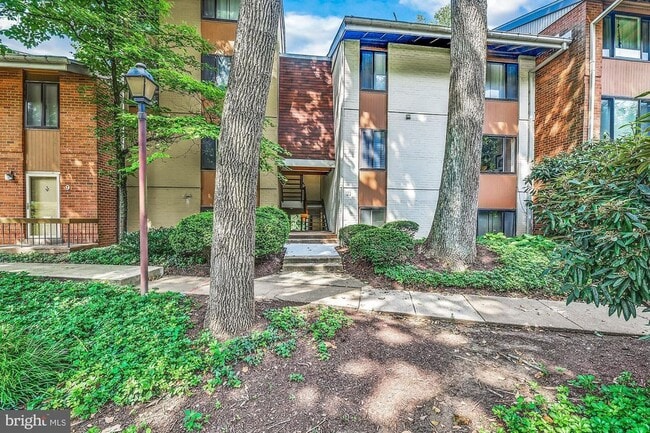 11 Cross Keys Rd, Unit A in Baltimore, MD - Building Photo - Building Photo