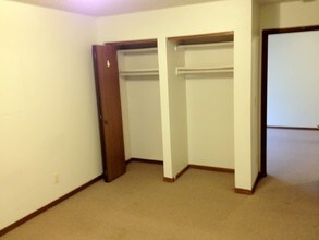 632 S Dodge St-Unit -08 in Iowa City, IA - Building Photo - Building Photo