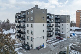 4340 Bathurst St in Toronto, ON - Building Photo - Building Photo